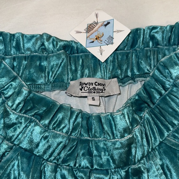 Blue velvet shorts - Picture 2 of 4